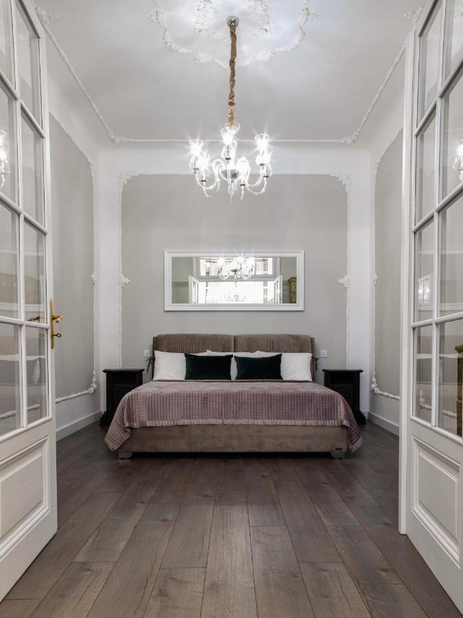 3 Room Apartments , Rohatyntsyv Street Lviv Kültér fotó