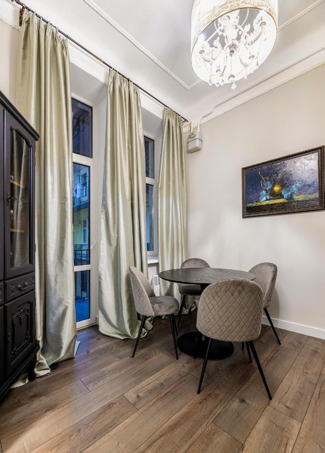 3 Room Apartments , Rohatyntsyv Street Lviv Kültér fotó