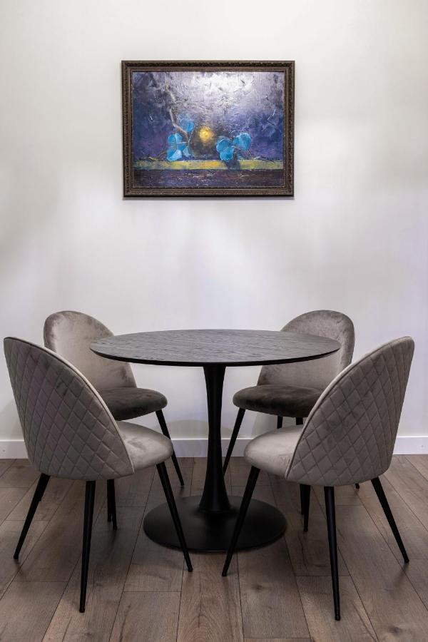 3 Room Apartments , Rohatyntsyv Street Lviv Kültér fotó