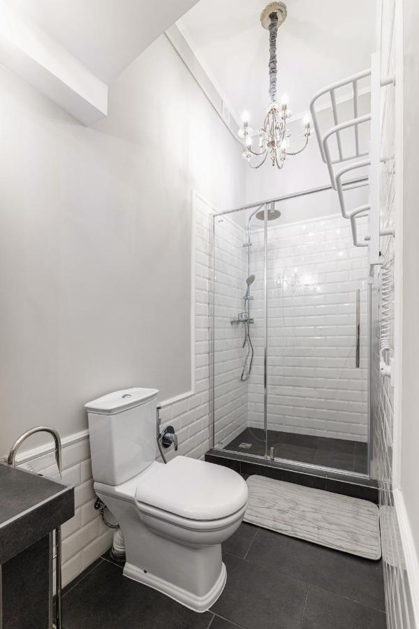 3 Room Apartments , Rohatyntsyv Street Lviv Kültér fotó