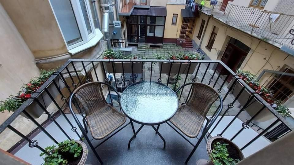 3 Room Apartments , Rohatyntsyv Street Lviv Kültér fotó